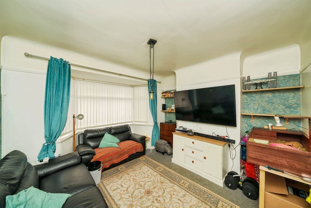 Property photo 2 of 20