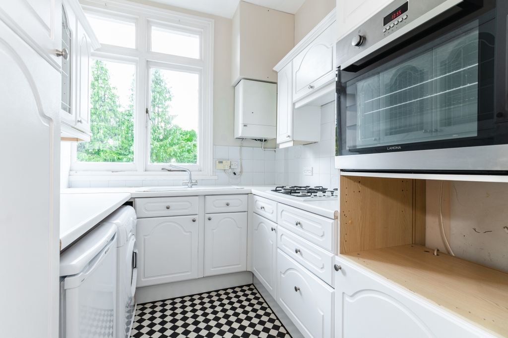 Property photo 3 of 10 Kitchen 1