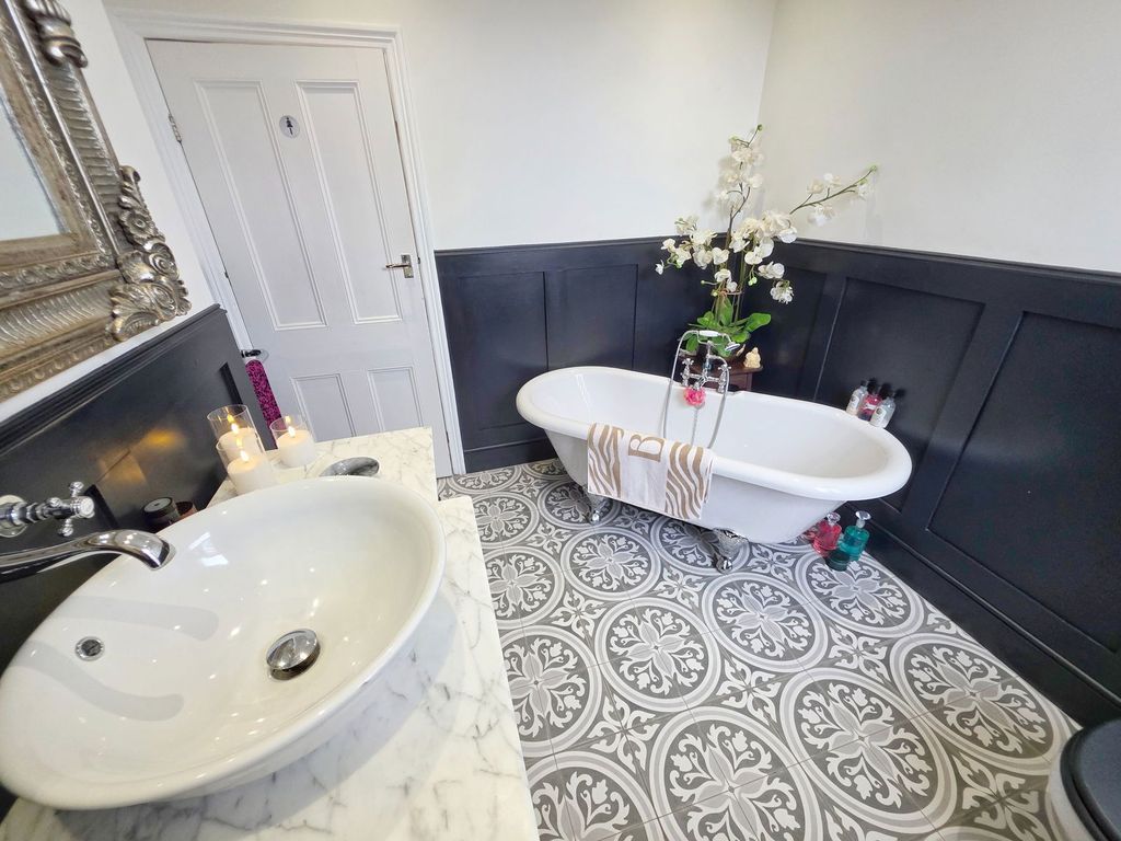 Property photo 3 of 33