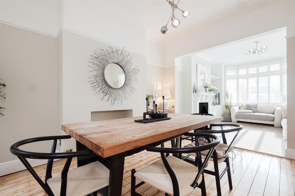 Property photo 2 of 33 Image 3