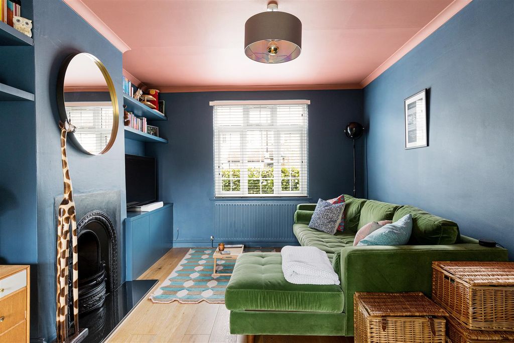 Property photo 2 of 32 Douglas Avenue - E17