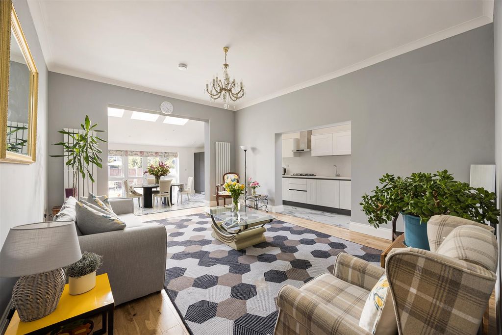 Property photo 3 of 47 Chadwick Road, E11