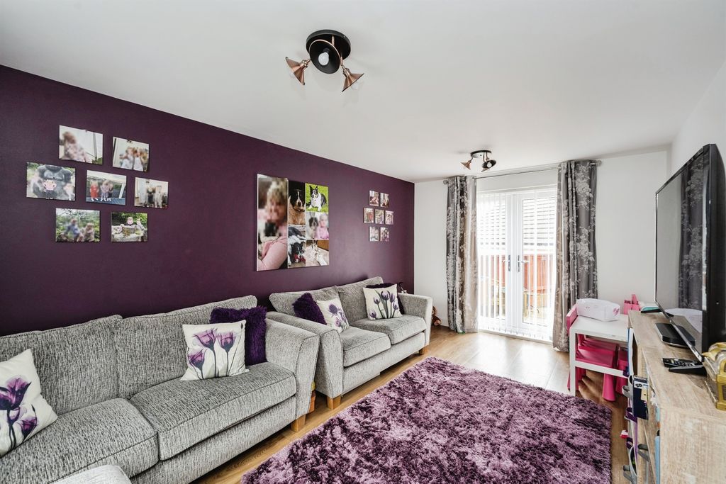 Property photo 3 of 17