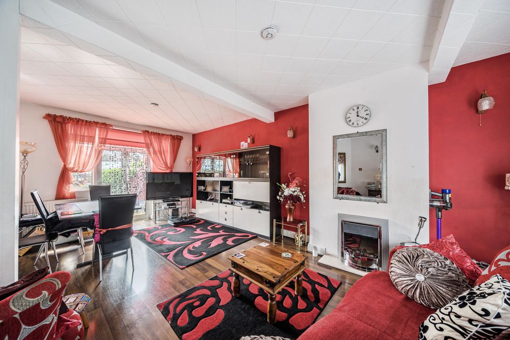 Property photo 2 of 12 1304343-18-684325...