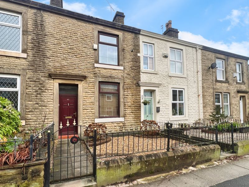 Property photo 1 of 17 External