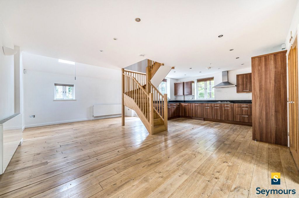 Property photo 3 of 16 Living/Dining