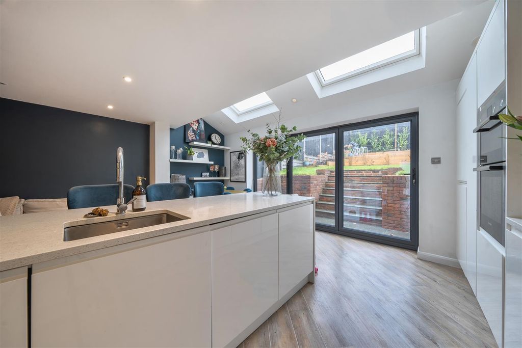 Property photo 3 of 20 1397097-19-6964Eece04F43.Jpg