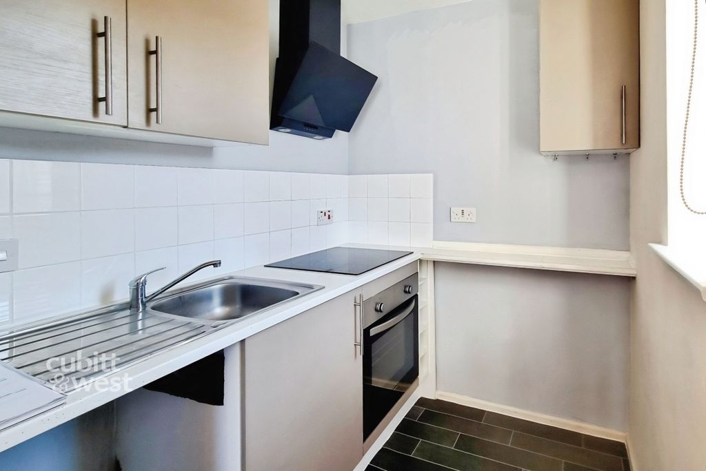 Property photo 2 of 9 c70Efe54-2