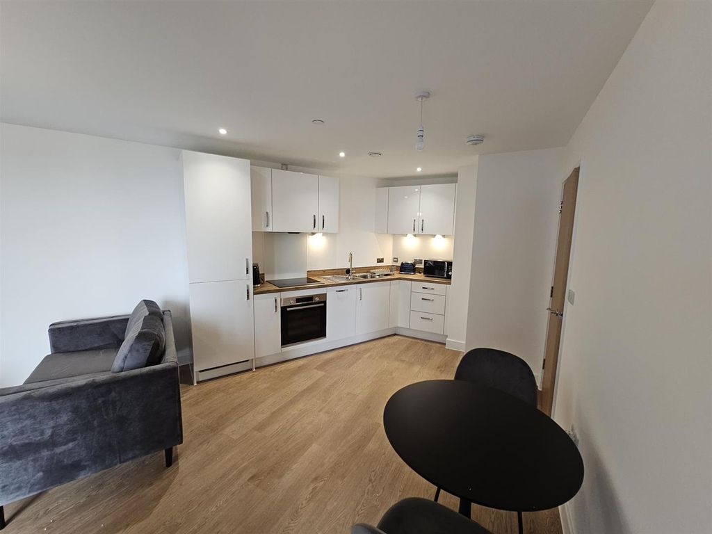 Property photo 2 of 11 1000075198