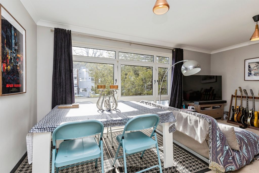 Additional image 5 of 3 bed flat for salePaddockhall Road, Haywards Heath RH16