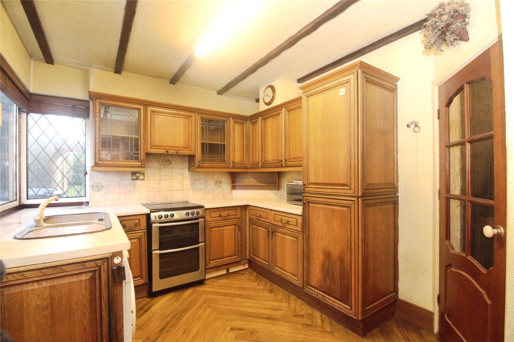 Property photo 2 of 12 Kitchen