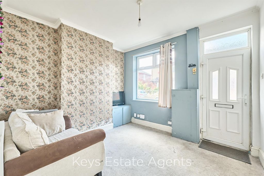 Property photo 3 of 12 Front Reception