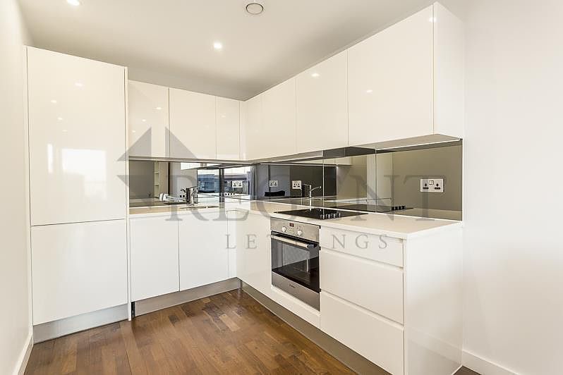 Property photo 3 of 10 Kitchen