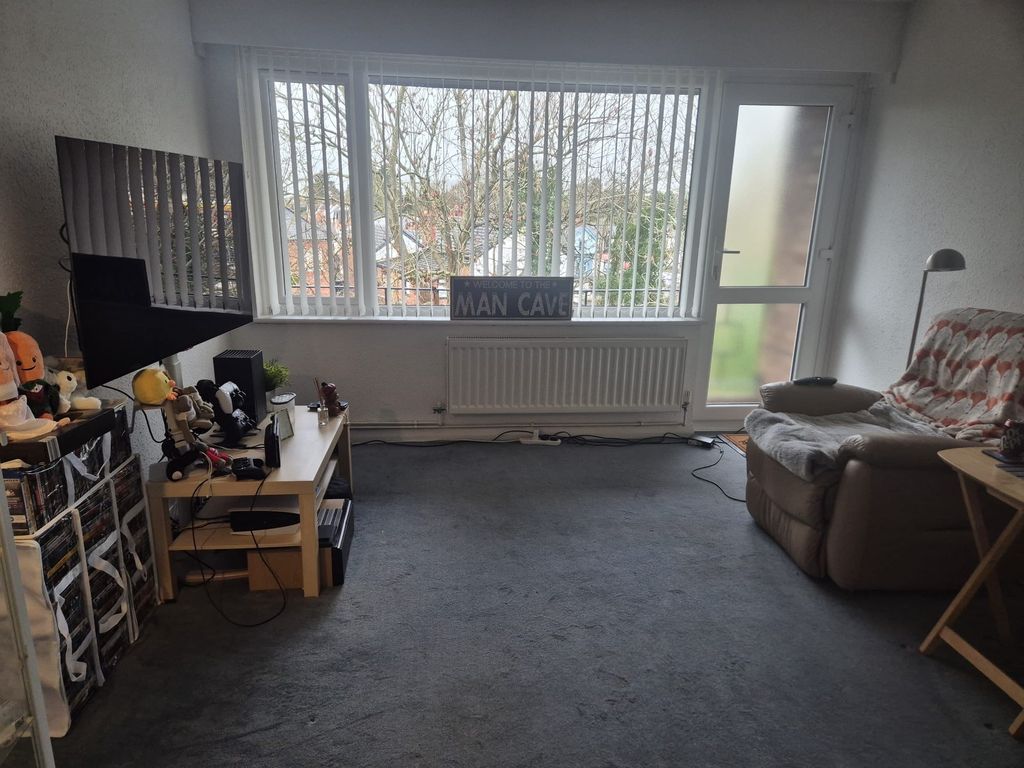 Property photo 2 of 5 Balcony