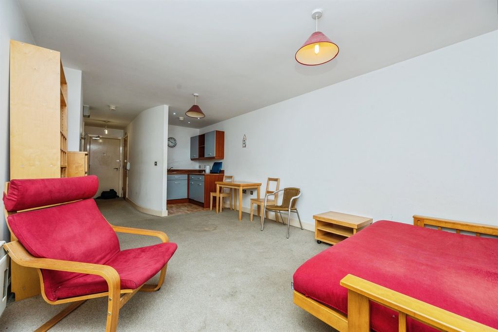 Property photo 2 of 20