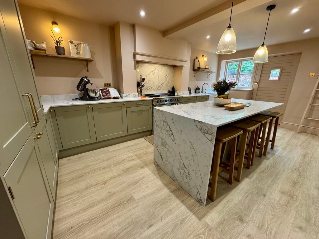 Property photo 2 of 34 Open Plan Kitchen