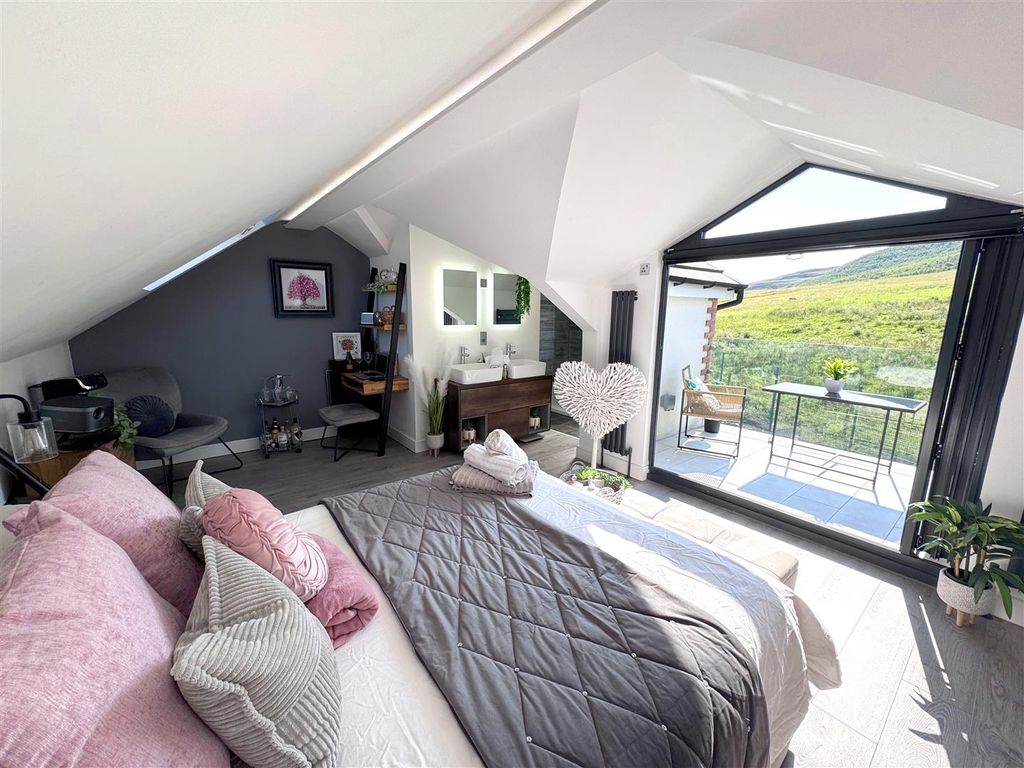 Property photo 2 of 48 Bedroom_1_Suite_1.Jpg