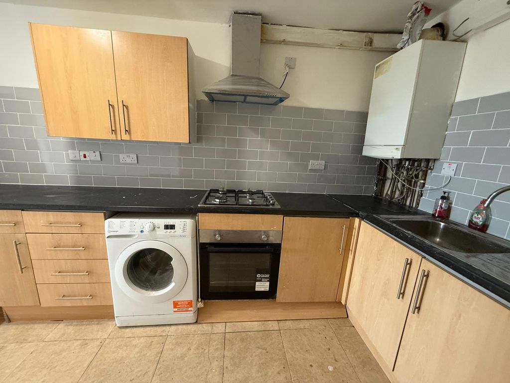 Property photo 1 of 8 A Two Bed-Room First Floor Flat.