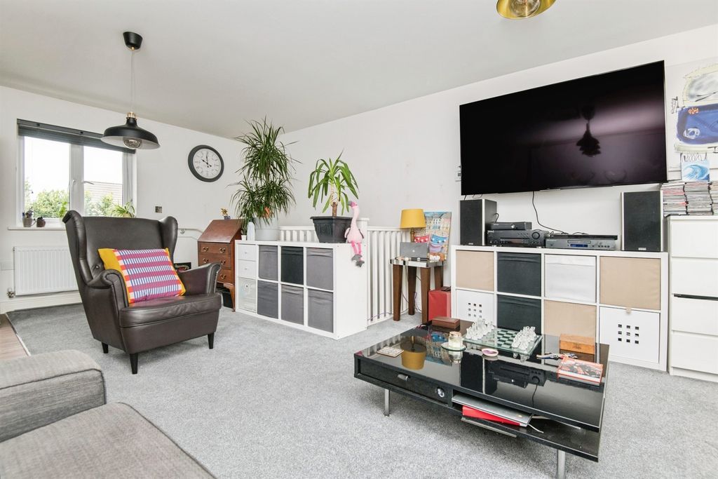 Property photo 3 of 17