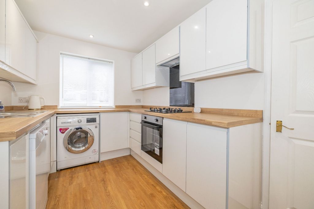 Property photo 3 of 12 Picture 3