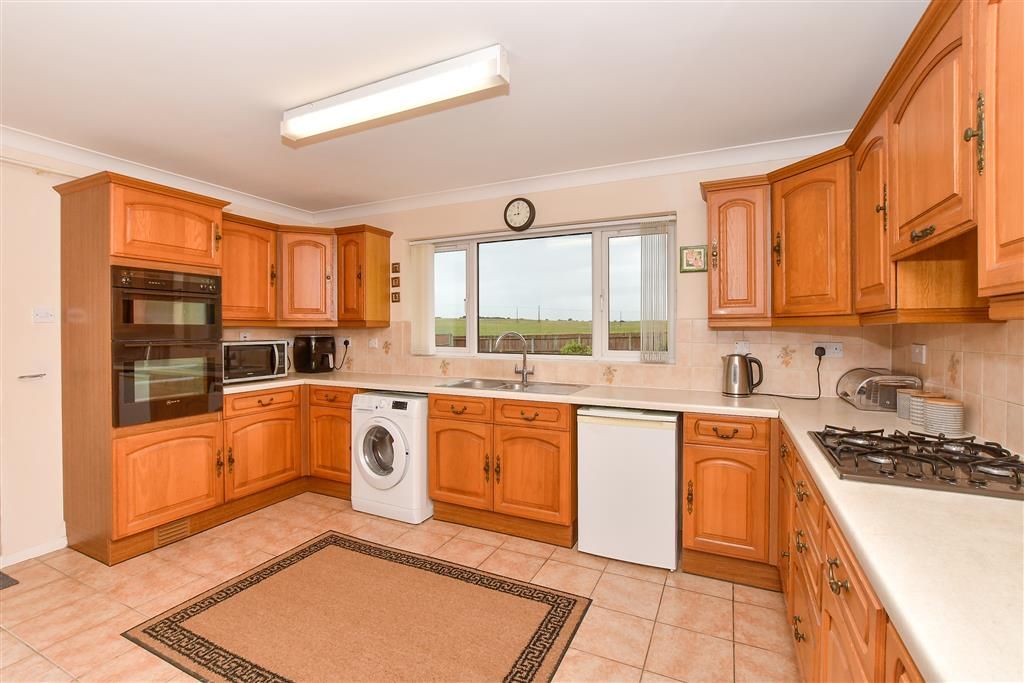 Property photo 3 of 17 Kitchen