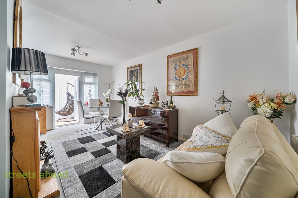 Property photo 2 of 15 48F19d65-14B5-43c...