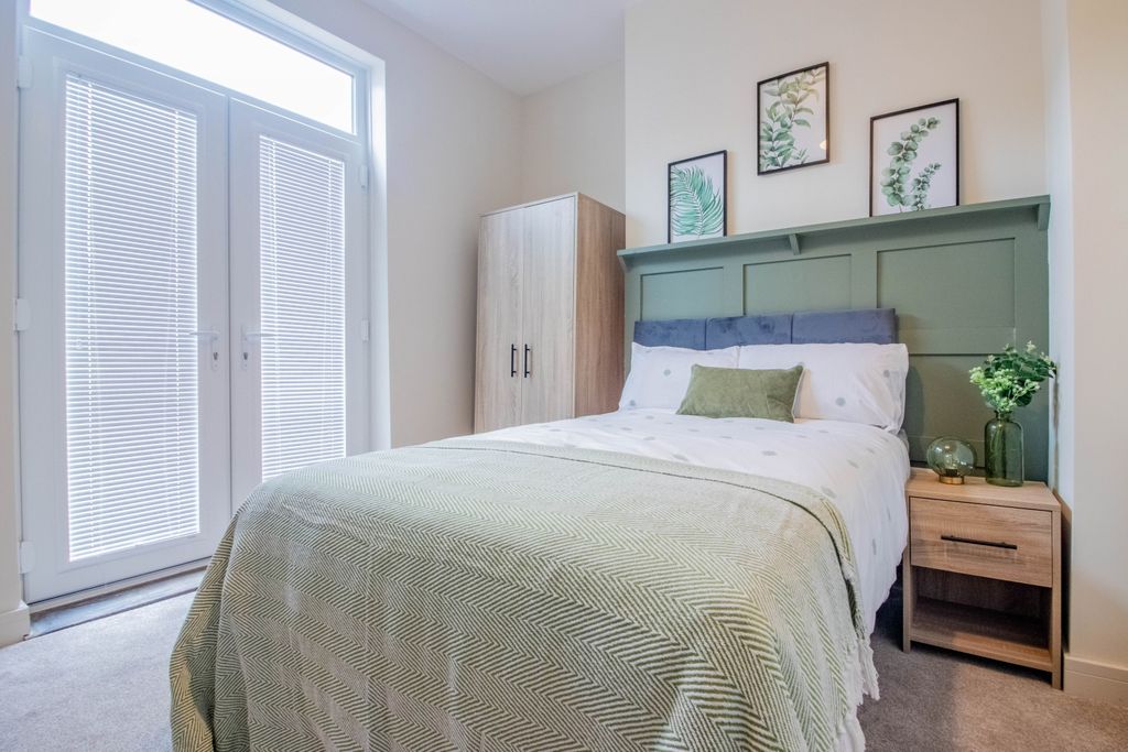 Property photo 3 of 13 E-6