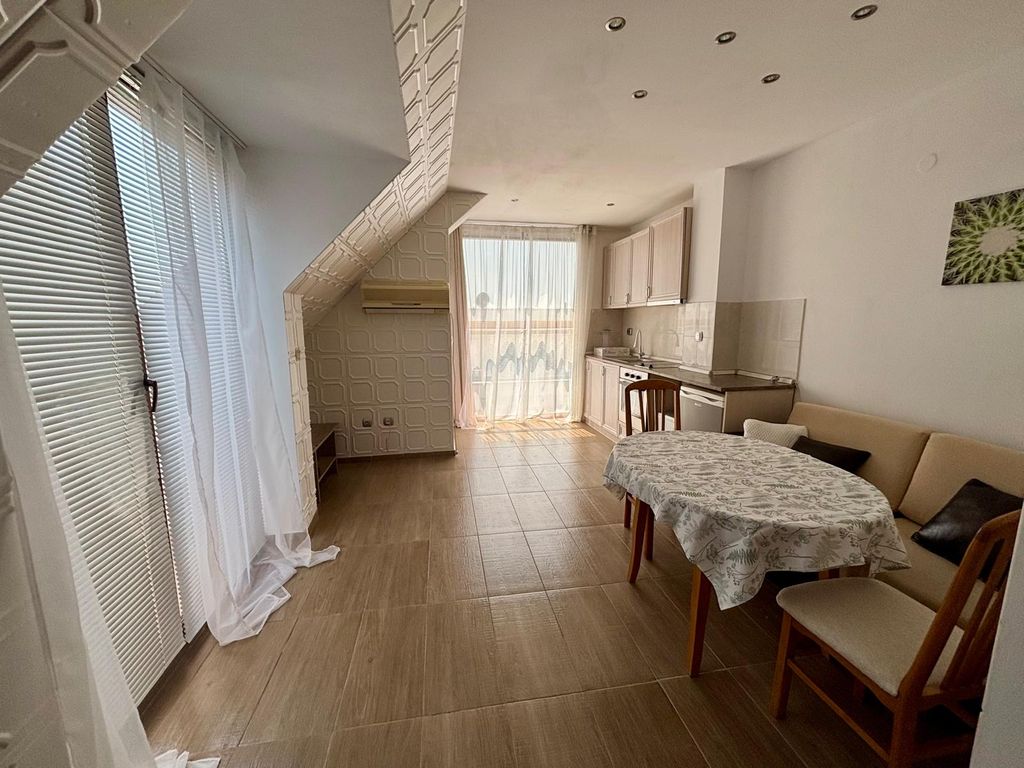 Property photo 2 of 25