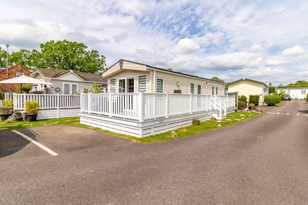 Property photo 1 of 18 Doownsviewapark-20.Jpg