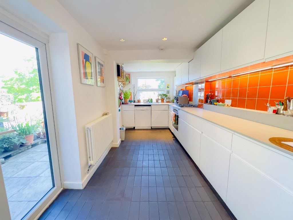 Property photo 2 of 24 5283894
