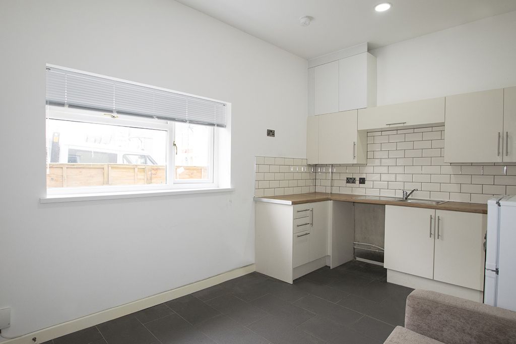 Property photo 2 of 6 Photo 3