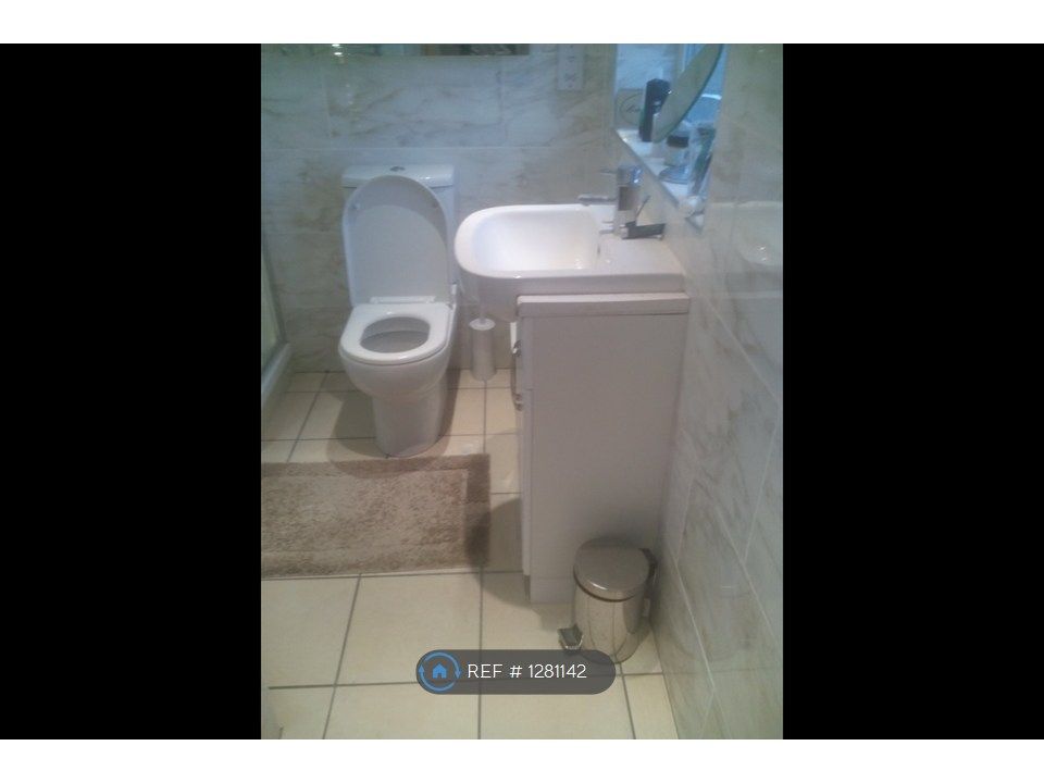 Property photo 3 of 8 Bathroom 1
