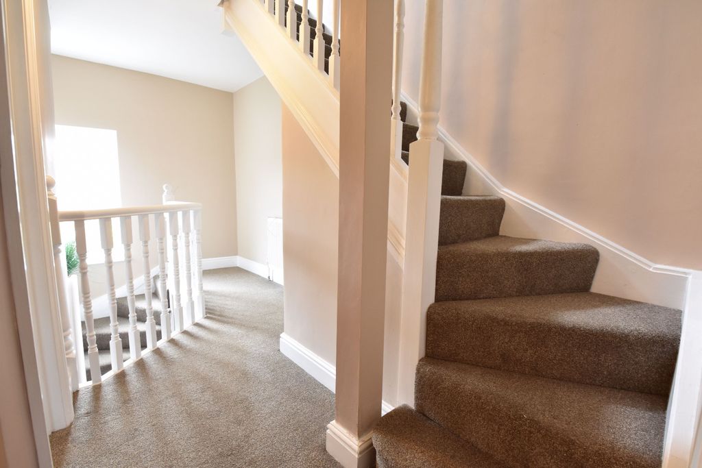 Property photo 3 of 8 4873434