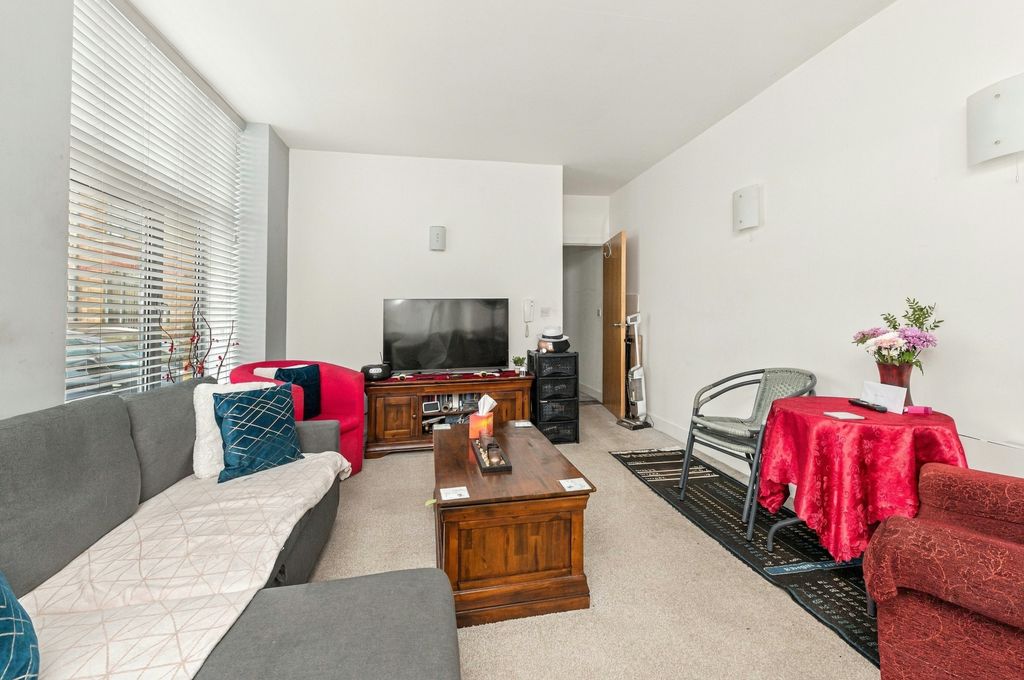 Property photo 3 of 14