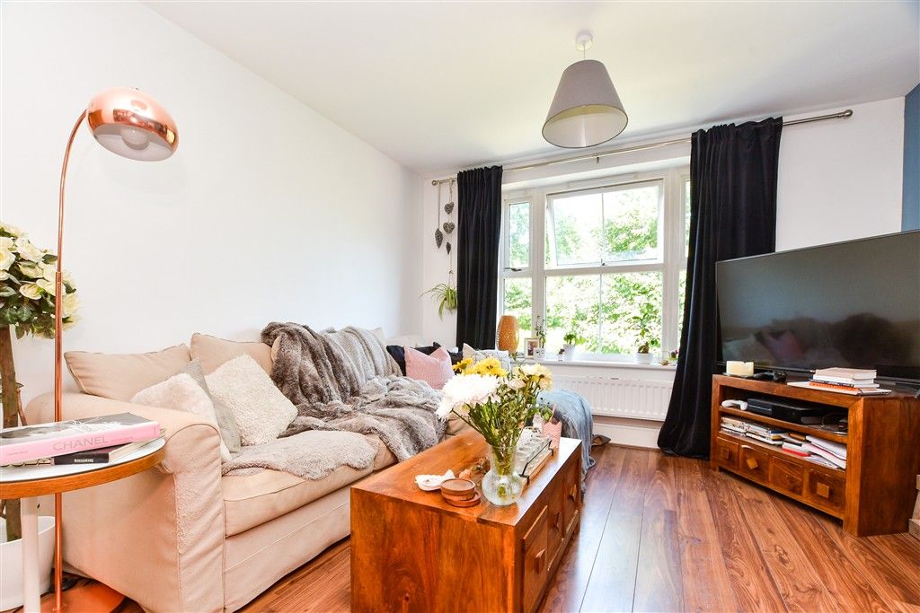 Property photo 1 of 10 Living / Dining Area