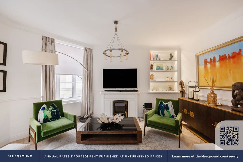 Property photo 3 of 30 Living Room