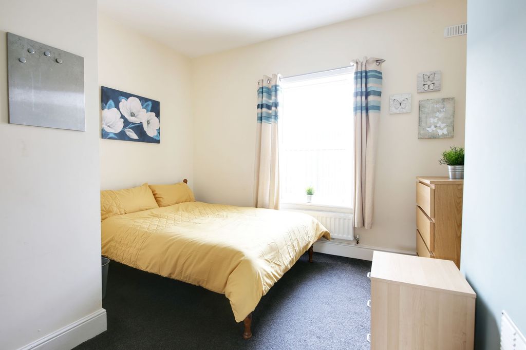 Property photo 2 of 9 Room 3