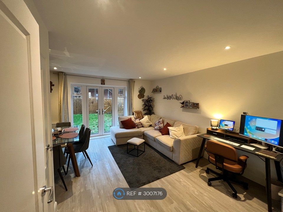 Property photo 2 of 35 Living, Dining &amp; Garden
