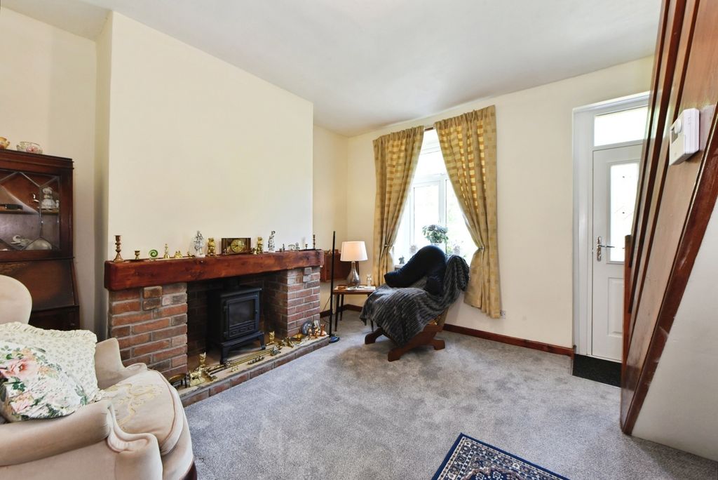 Property photo 3 of 11 Lounge