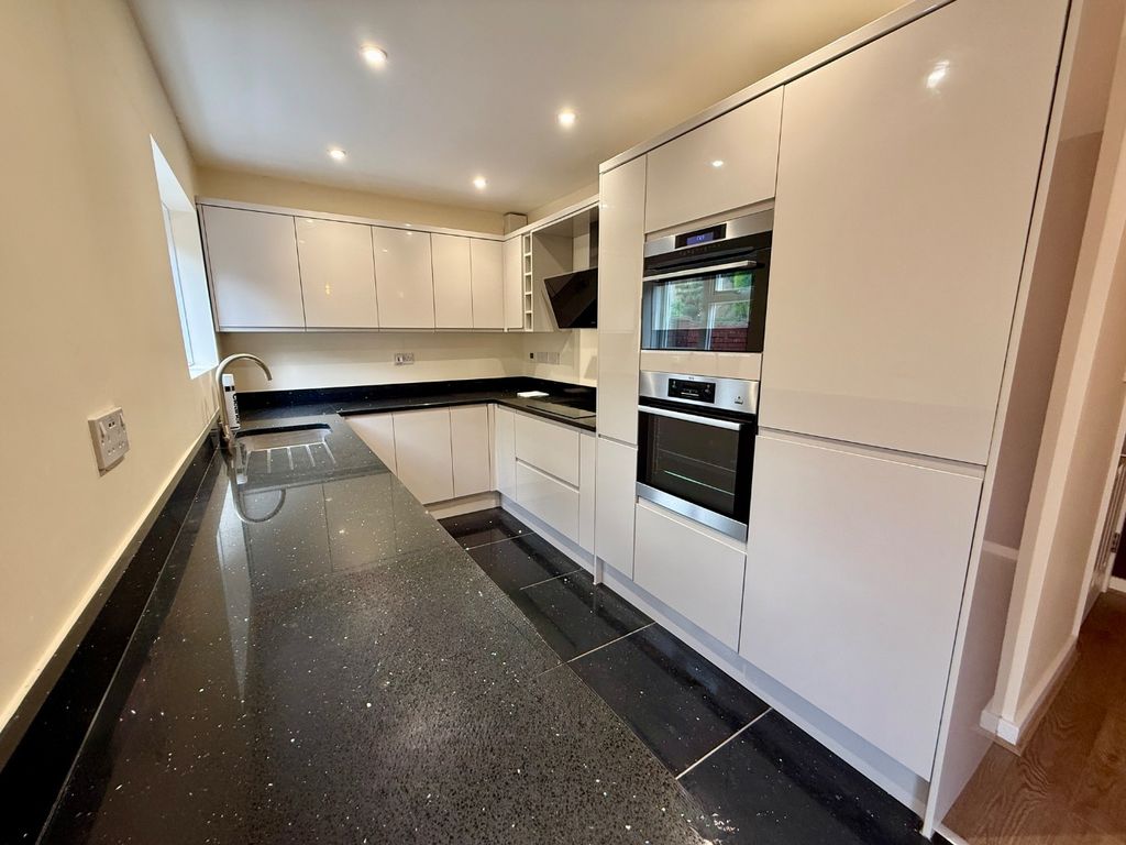 Property photo 2 of 31 4896705