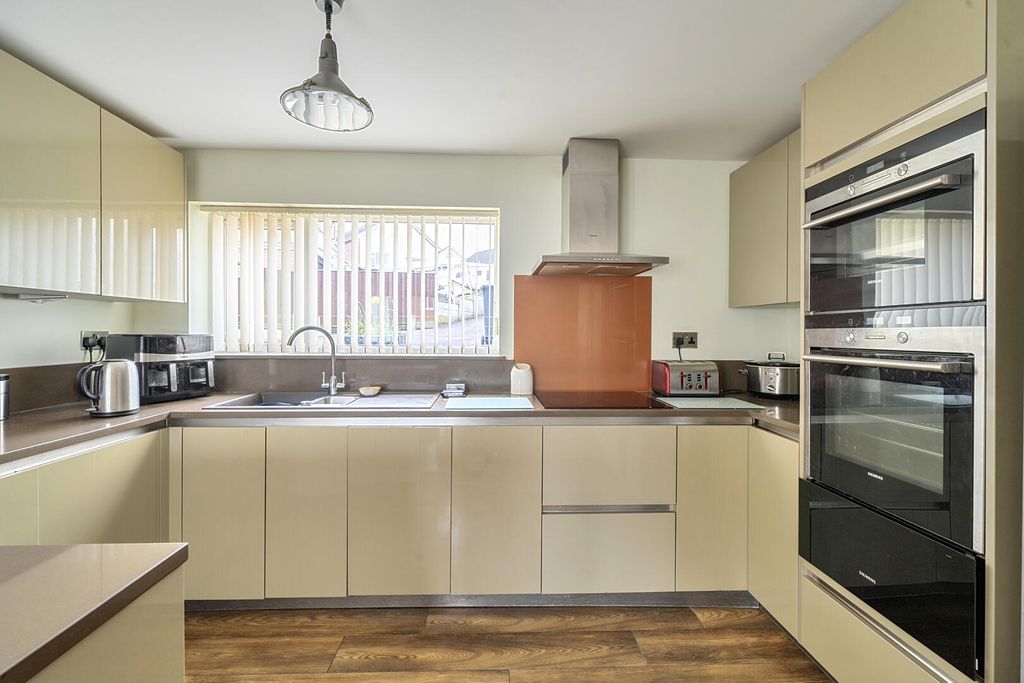 Property photo 2 of 27 Kitchen