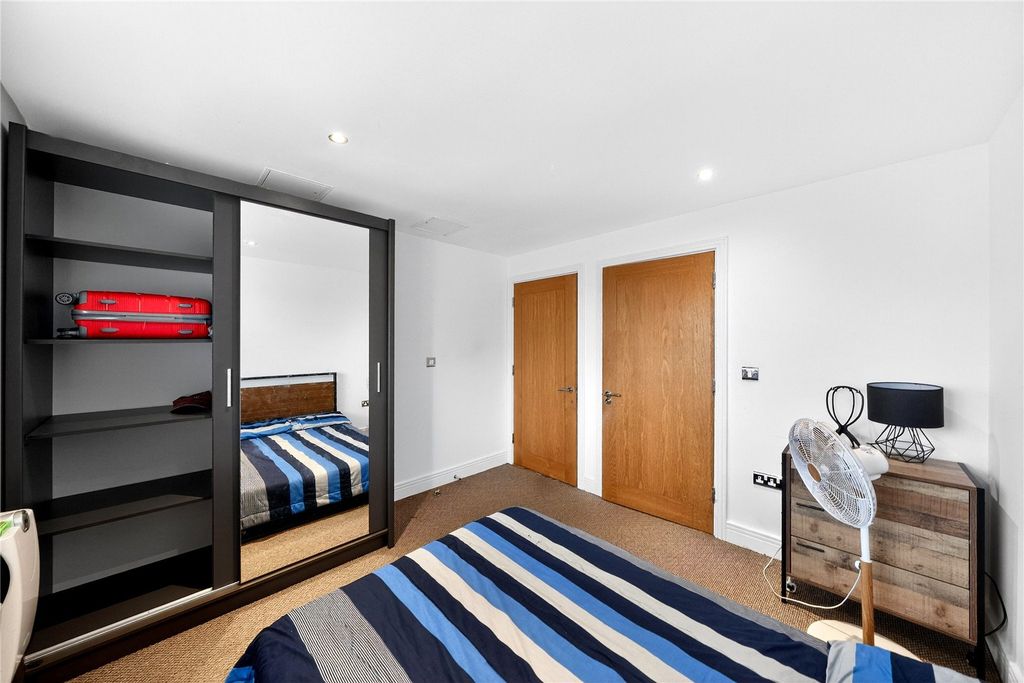 Property photo 3 of 20 Bedroom