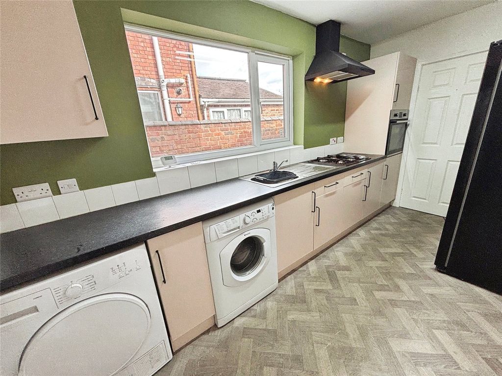 Property photo 2 of 11 Kitchen