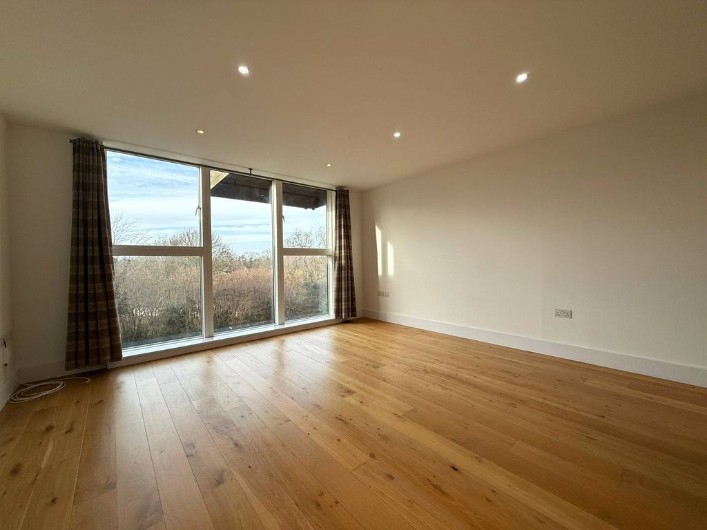 Property photo 3 of 7 Picture No. 28