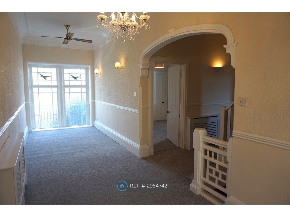 Property photo 2 of 31