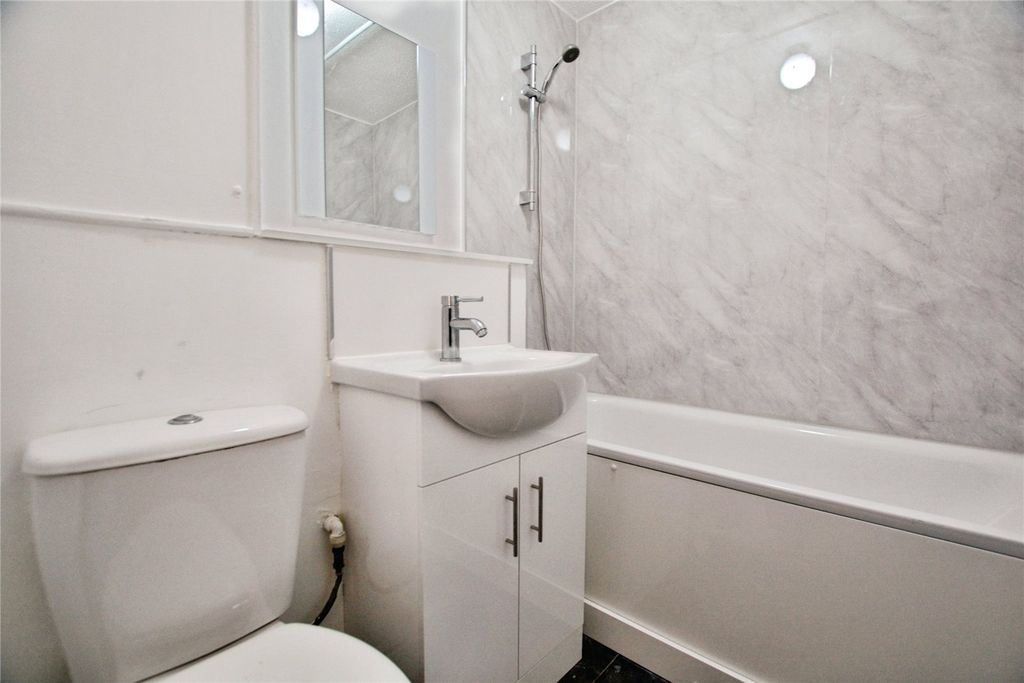 Property photo 2 of 8 Picture No. 04