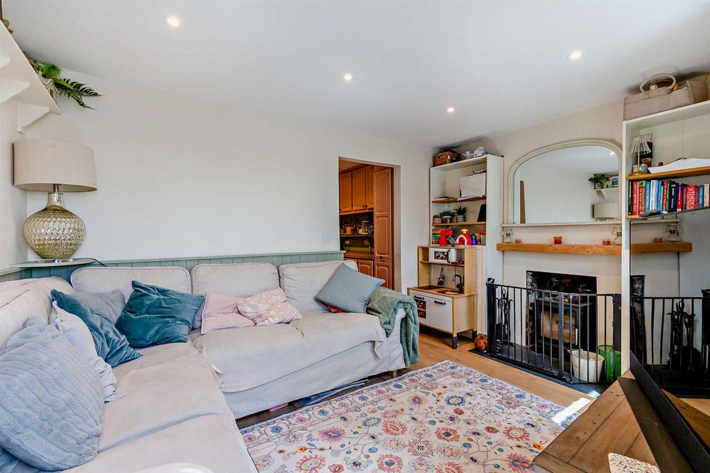 Property photo 2 of 21 8701414-Interior14-800.Jpg