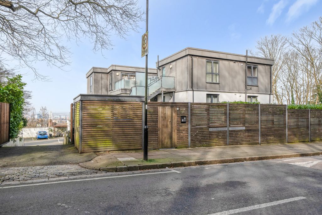 Property photo 1 of 21 External