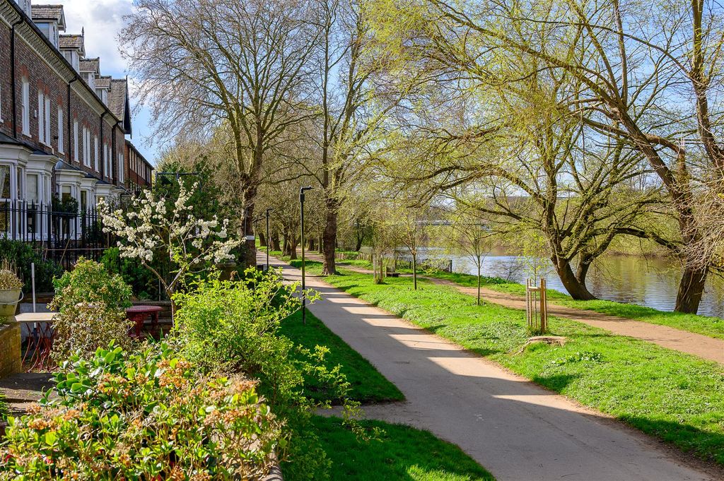 Property photo 2 of 28 Views Over The River
