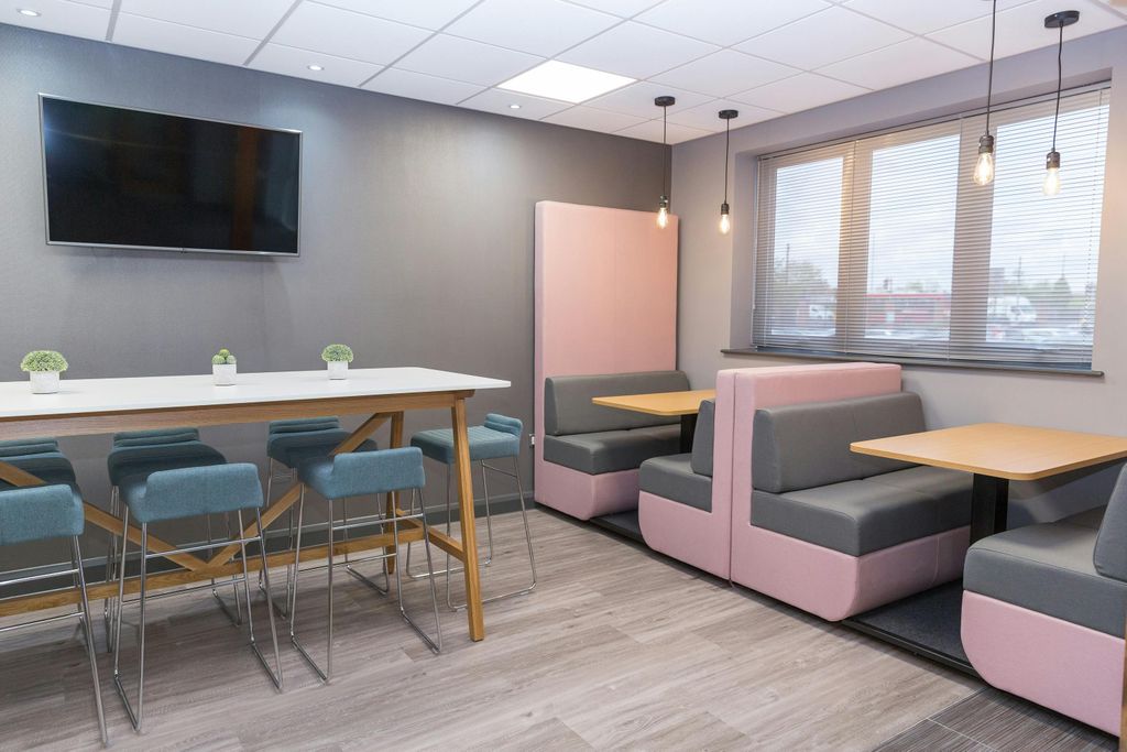Property photo 2 of 5 Oldbury Business Lounge 3.Jpg